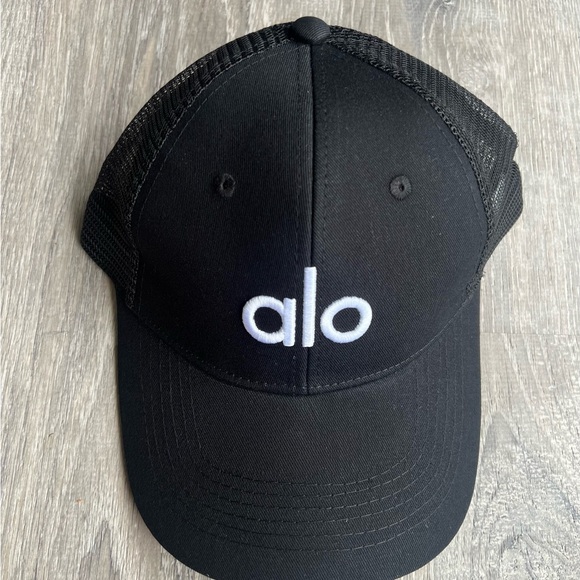 ALO YOGA District Trucker Hat Cap Black/white logo Women’s Mesh SnapBack - Picture 3 of 3